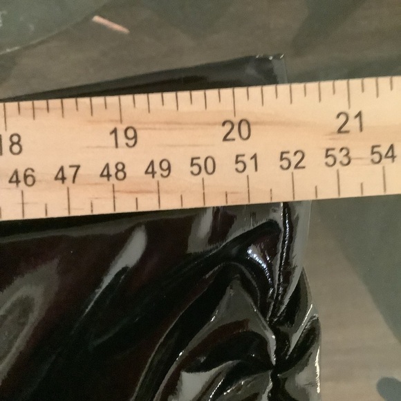 Women’s unbranded black ruched side and zipper side polyurethane liquid skirt - Picture 9 of 11